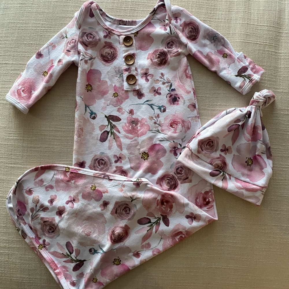 Caden Lane Rose Garden Baby Knot Gown & Hat Set